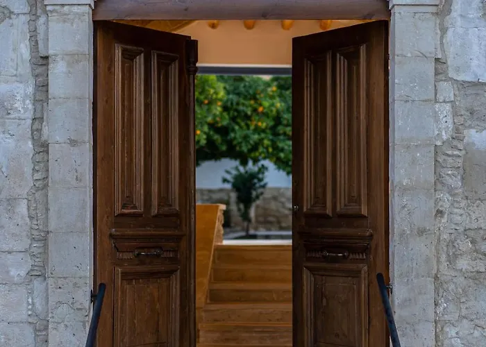 The Courtyard Episkopi Guest Houses